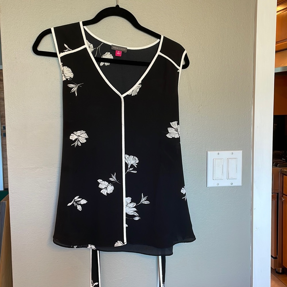 Vince Camuto tank top with belt, M